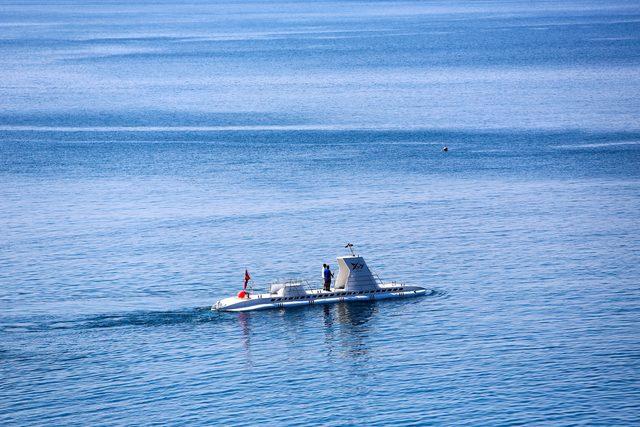 Turistik denizaltı 'Nemo', mavi derinliklere indiriyor