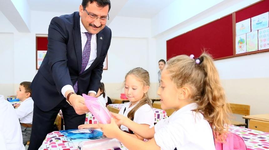 Uyum süreci bitti, hediyeler Başkan Ak’tan geldi