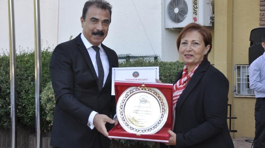 46 yıllık &ouml;ğretmen GKV&rsquo;li G&uuml;listan Salıcı emekliye ayrıldı