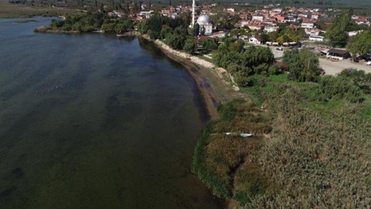 İznik Gölü'nde şok görüntü! Tekneler yanaşamıyor G1