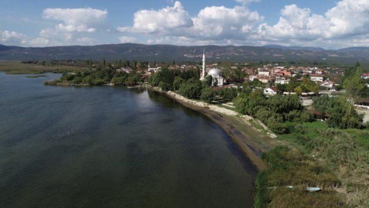 İznik Gölü'nde şok görüntü! Tekneler yanaşamıyor G5