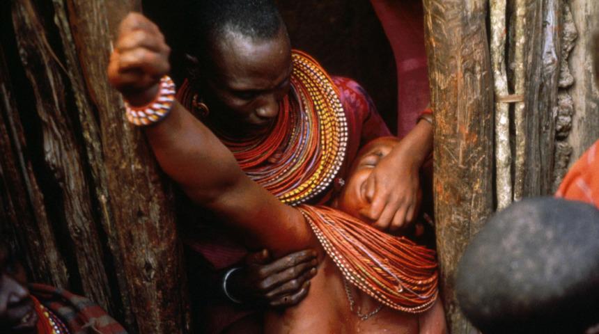 Bunun adı barbarlık! 50 kız çocuğu toplu halde sünnet edildi!