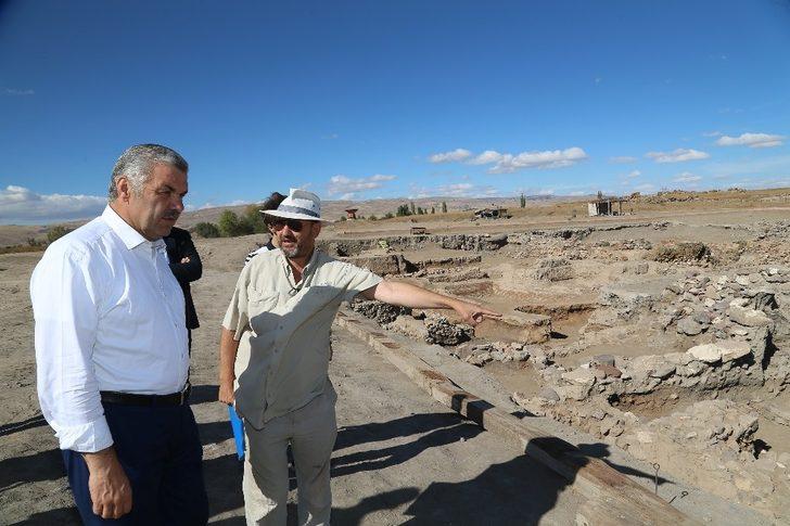 Başkan Çelik Kültepe kazı alanını ziyaret etti G1