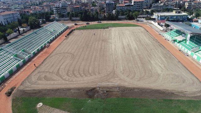 Ramiz Turan Stadı’nda çim ekimine başlandı