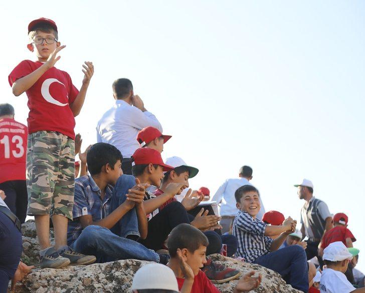 Babalar ve abiler sahada minikler oyunda G2