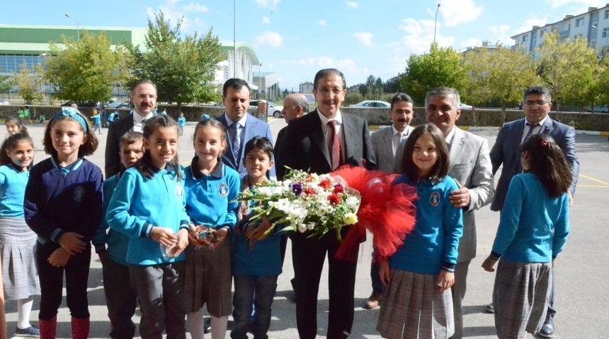 Palandöken Belediyesi’nden ilçedeki tüm öğrencilere eğitim seti