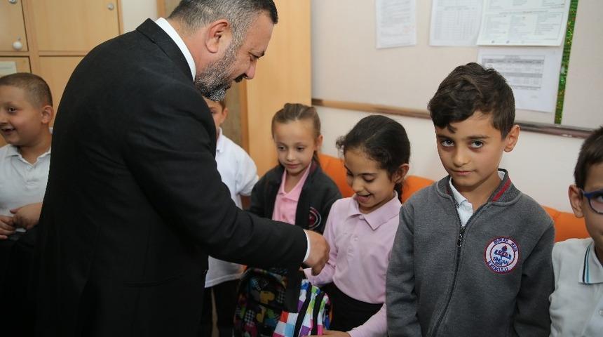 Başkan Ercan &ouml;ğrencilerin okul heyecanını paylaştı