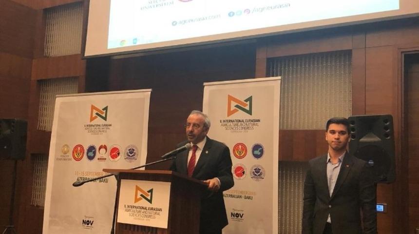 Rekt&ouml;r Battal Bak&uuml;&rsquo;de d&uuml;zenlenen "II. Uluslararası Avrasya Ziraat ve Doga Bilimleri Kongresi"ne katıldı