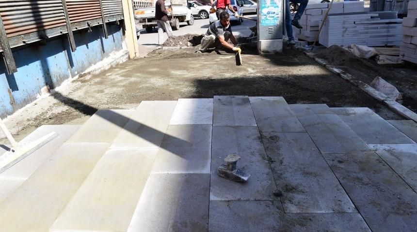 Yakutiye, il&ccedil;ede kaldırım &ccedil;alışmalarını s&uuml;rd&uuml;r&uuml;yor