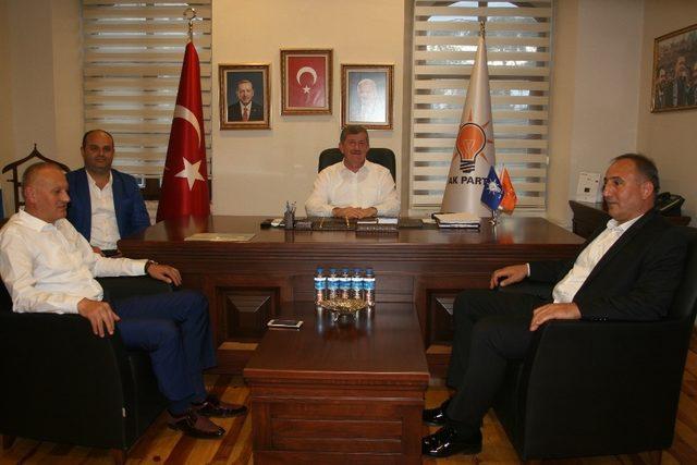 Sanayi esnafı yeni sanayi sitesi projeleriyle ilgili AK Parti İl Başkanı Revi ile görüştü