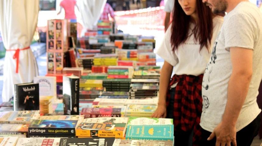 Menteşe&rsquo;de şenlik &ouml;ncesi kitap fuarı
