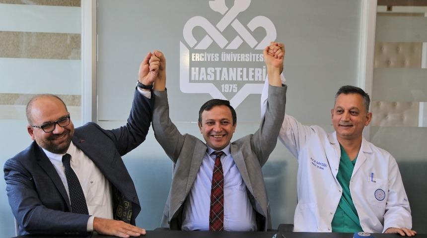 ER&Uuml; Tıp Fak&uuml;ltesi Hastanelerinde başhekimlik devir teslim t&ouml;reni d&uuml;zenlendi