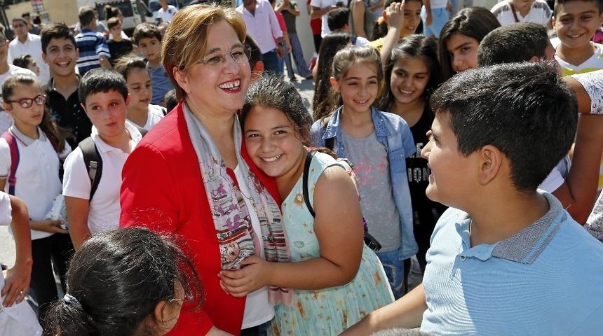 Başkan Pekdaş&rsquo;a &ouml;ğrencilerden sevgi seli