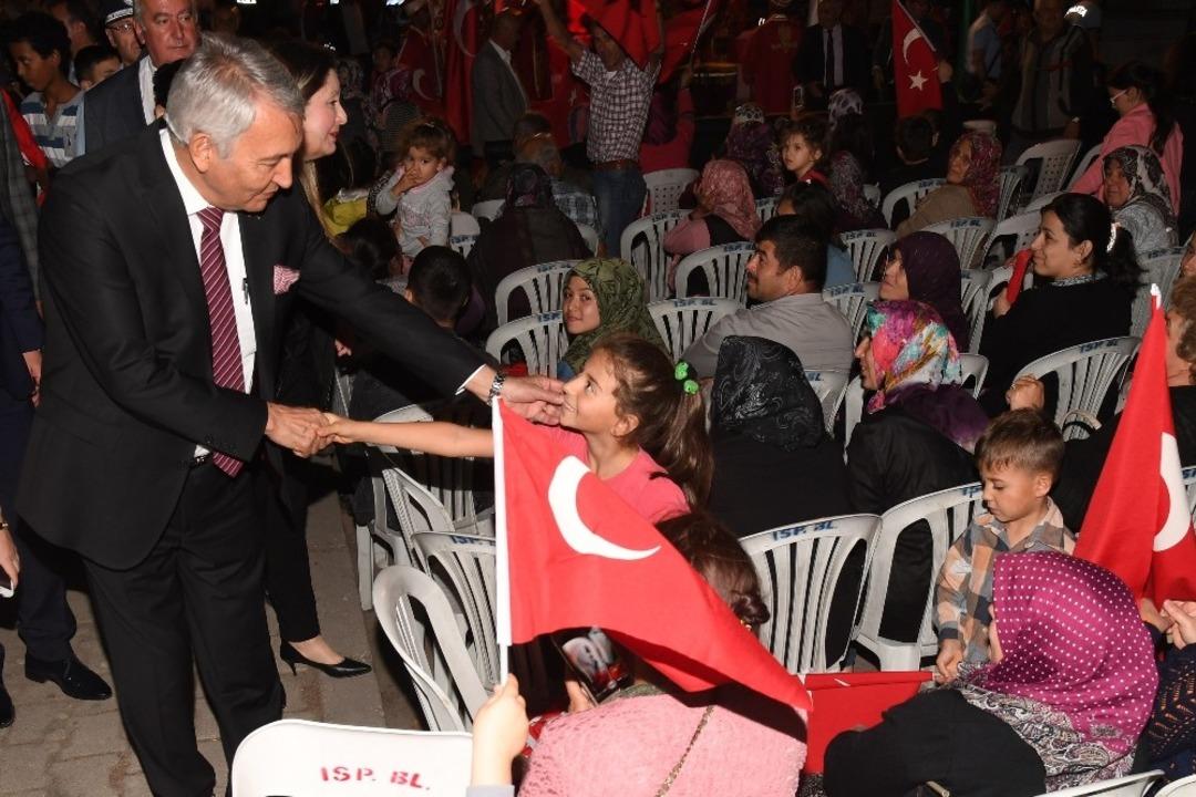 Isparta Belediyesi&rsquo;nden Bah&ccedil;elievler&rsquo;de Mahalle Buluşması