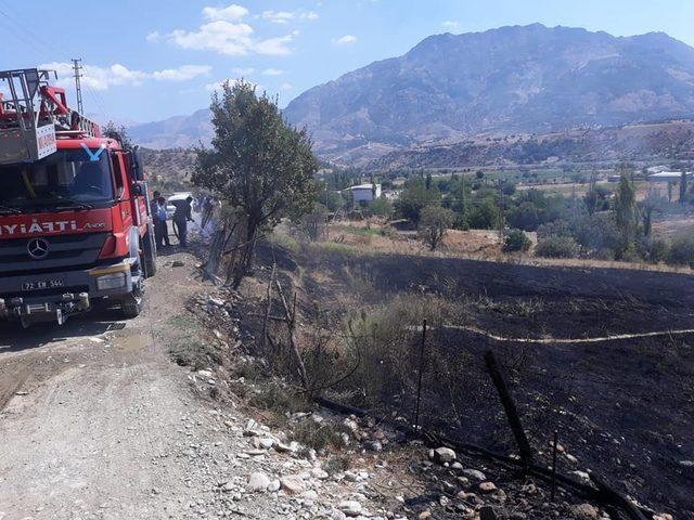 Sason’da tarla yangını