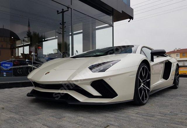 Kenan Sofuoğlu'nun, Lamborghini marka otomobili satışa çıktı