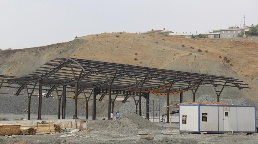 Kulp&rsquo;ta otogar inşaatı hızla devam ediyor