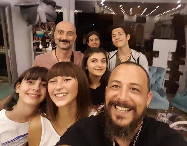 Sa&ccedil;kıran Ezgi Sena ya, okul hediyesi peruk 1