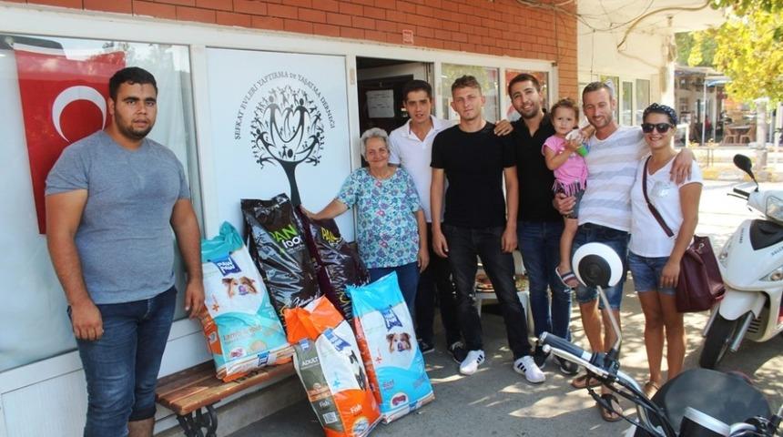 CHP&rsquo;li gen&ccedil;lerden sokak hayvanları i&ccedil;in &ouml;rnek &ccedil;alışma