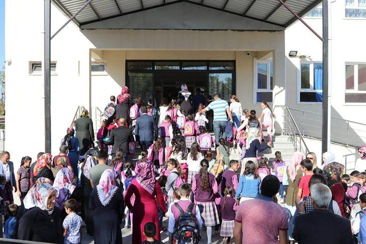 Özalp’ta eğitim öğretim açılış töreni G5