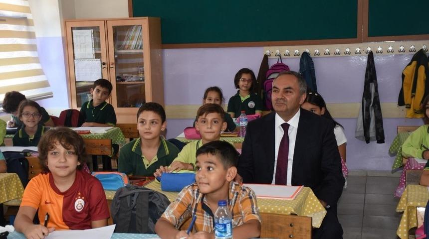 Başkan Dursun Ay &ouml;ğrencileri yalnız bırakmadı