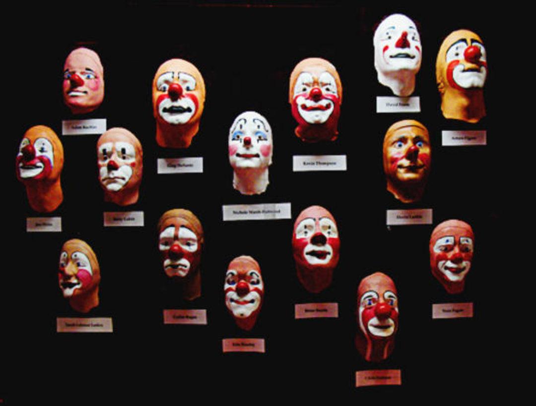 Clown hall. Театральная маска клоуна. Анатомический музей «Пластинариум».