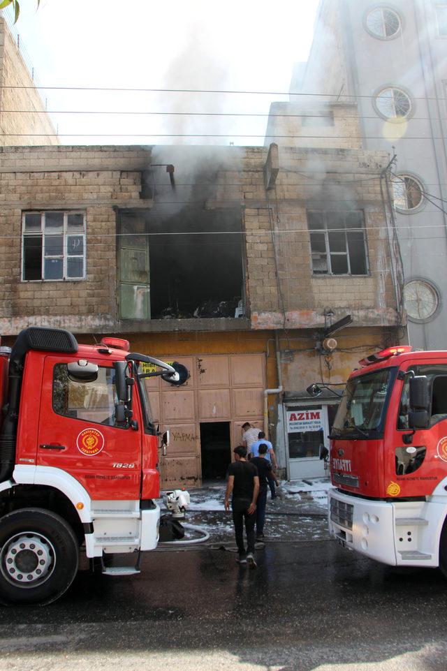 Gaziantep'te iş yeri yangını; 2 işçi dumandan etkilendi