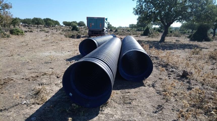 Kozaklar Mahallesinde dere temizlik &ccedil;alışması