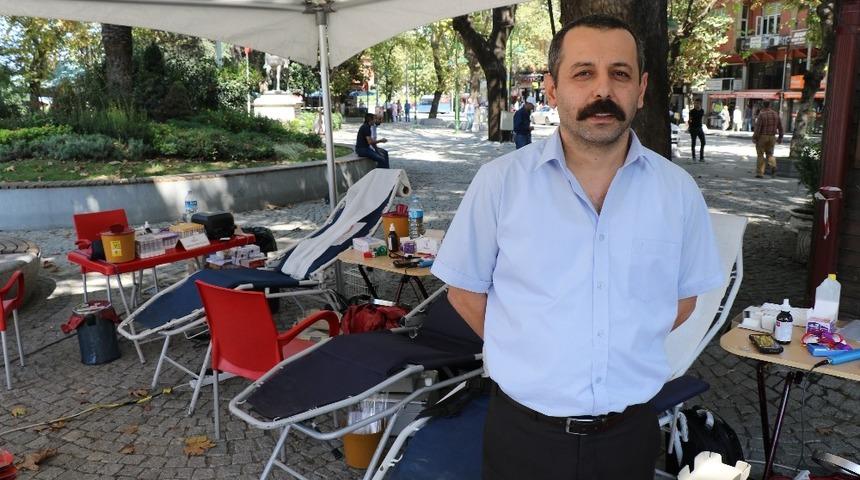 Kızılay kan merkezinden g&ouml;n&uuml;ll&uuml;lere &ccedil;ağrı