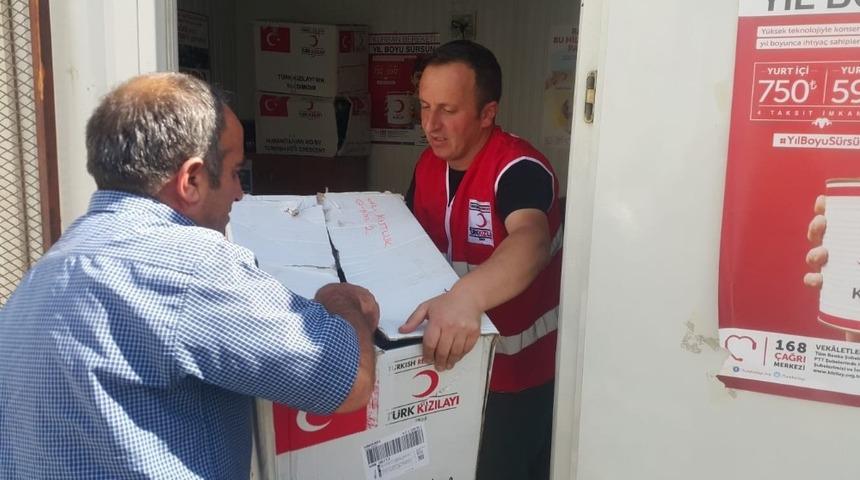 Kızılay Derneği Hakkari şubesi evleri yanan ailelere yardım eli uzattı