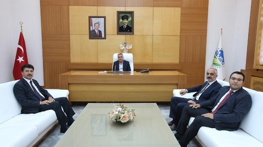 Başkan To&ccedil;oğlu, SUB&Uuml; Rekt&ouml;r&uuml; Sarıbıyık ile bir araya geldi
