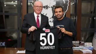 Tecrübeli orta saha oyuncusu Hürriyet Gücer futbolu bıraktı