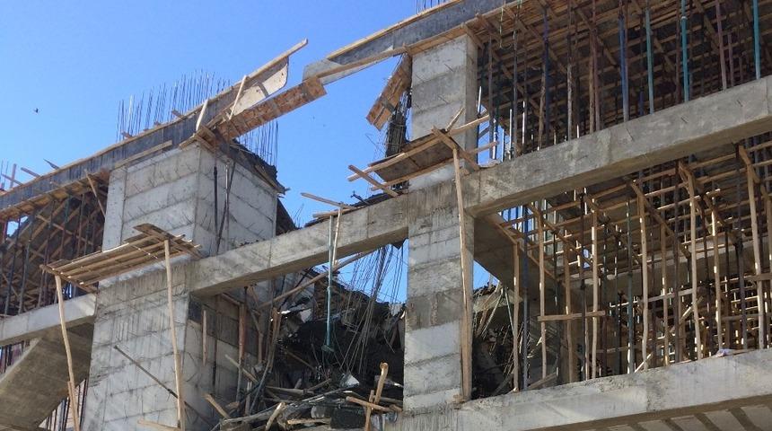 Elazığ&rsquo;da inşaatta kalıp &ccedil;&ouml;kt&uuml;:2 yaralı