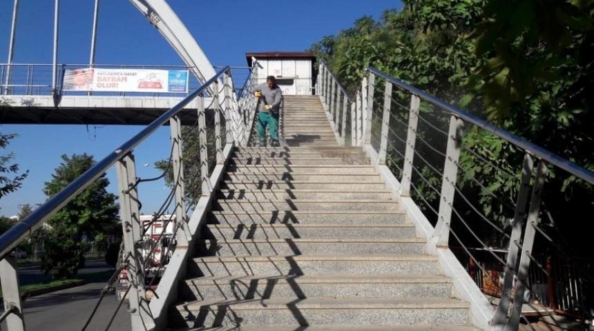 Adıyaman Belediyesi &uuml;st ge&ccedil;itleri rutin olarak temizliyor