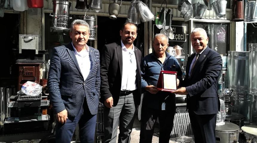 50 yıllık kalay ustasına Ahilik &ouml;d&uuml;l&uuml; verildi