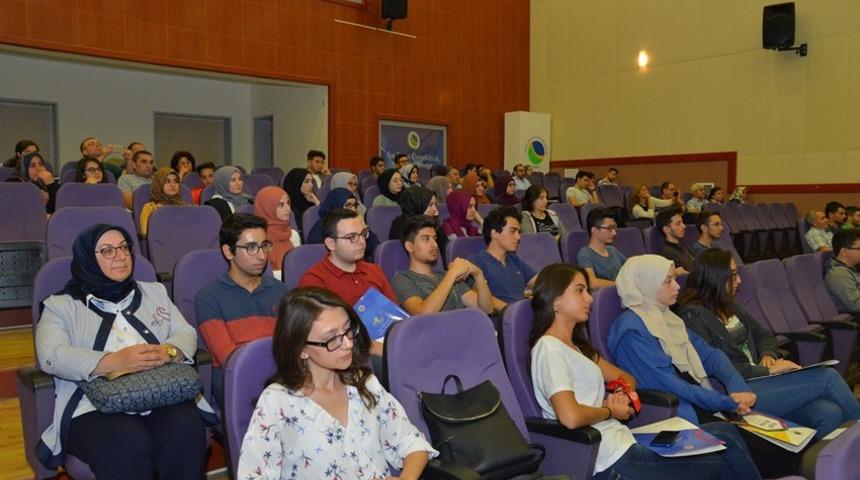Tıp Fak&uuml;ltesi Dekanı Karahocagil:"Meslek ahlakı ve bilin&ccedil;lenme ile &ccedil;alışın&rdquo;