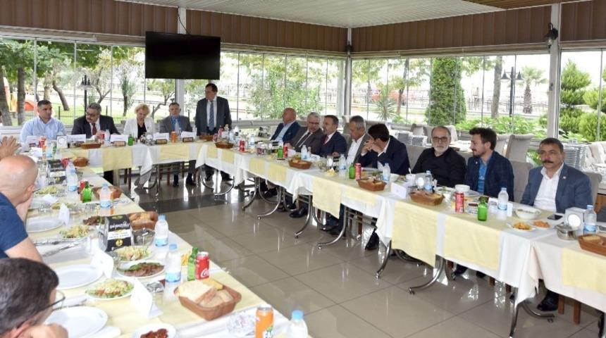 Rus B&uuml;y&uuml;kel&ccedil;i Yerhov Trabzon&rsquo;da işadamları ile yemekte buluştu