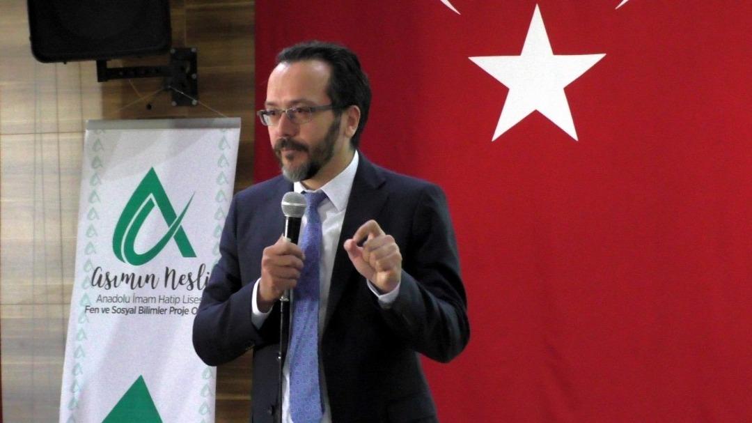 İmam Hatip Lisesinde ilk dersi AD&Uuml; Rekt&ouml;r&uuml; Bircan verdi