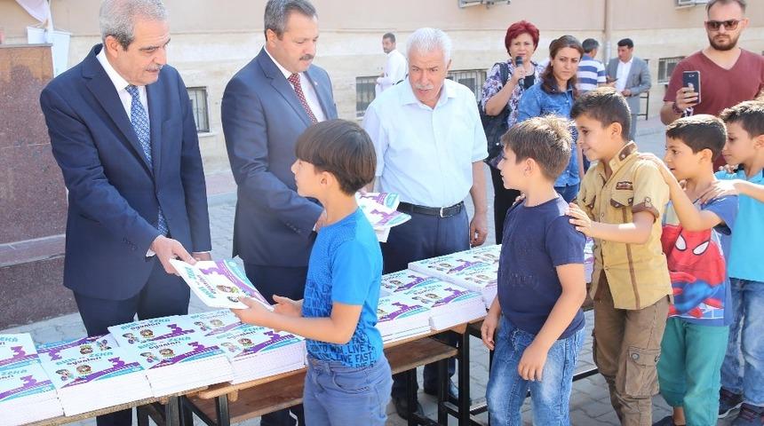 Demirkol, &ouml;ğrencilere desteğini s&uuml;rd&uuml;r&uuml;yor