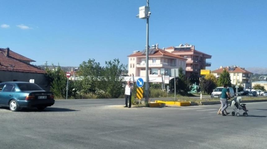 Denizli&rsquo;de kontrols&uuml;z kavşakta farkındalık eylemi