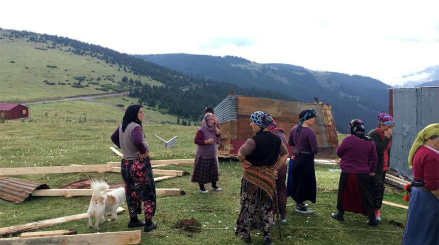 Erkekler cesaret edemedi, Karadenizli kadınlar kazma kürekle yerle bir etti