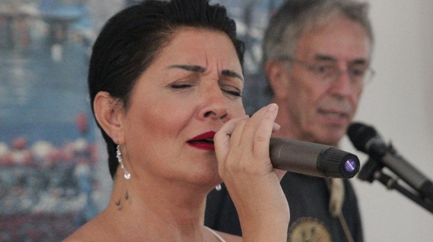 Emektar sanat&ccedil;ıdan huzurevinde m&uuml;zik ş&ouml;leni