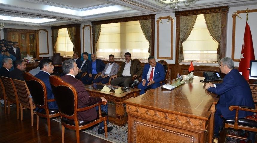 Kırşehir Valisi Akın, "Ahi esnafı, bir araya gelerek birlikte hareket etmeli"