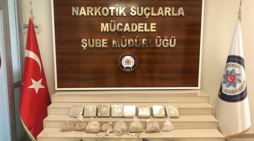 Gardıropta 13 kilo eroin ele ge&ccedil;irildi