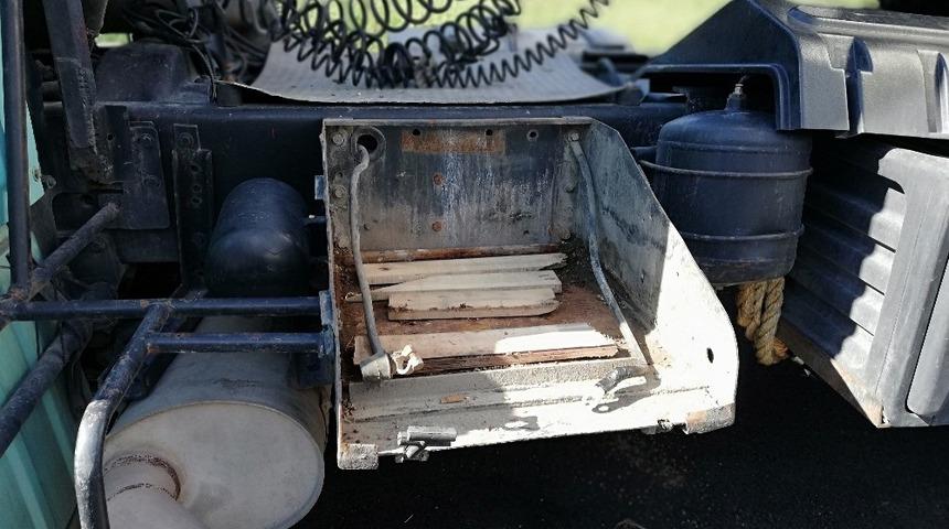 Park halindeki kamyonun ak&uuml;leri &ccedil;alındı