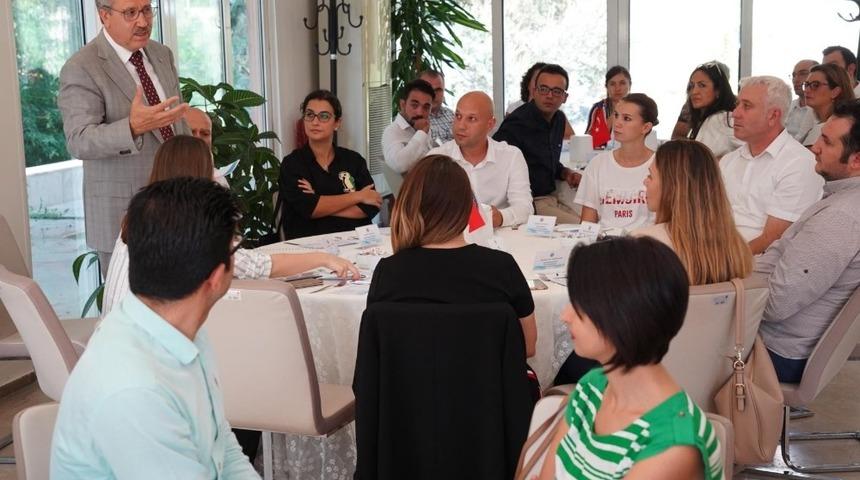 Rekt&ouml;r Budak bu kez de gen&ccedil; araştırıcılarla buluşuyor