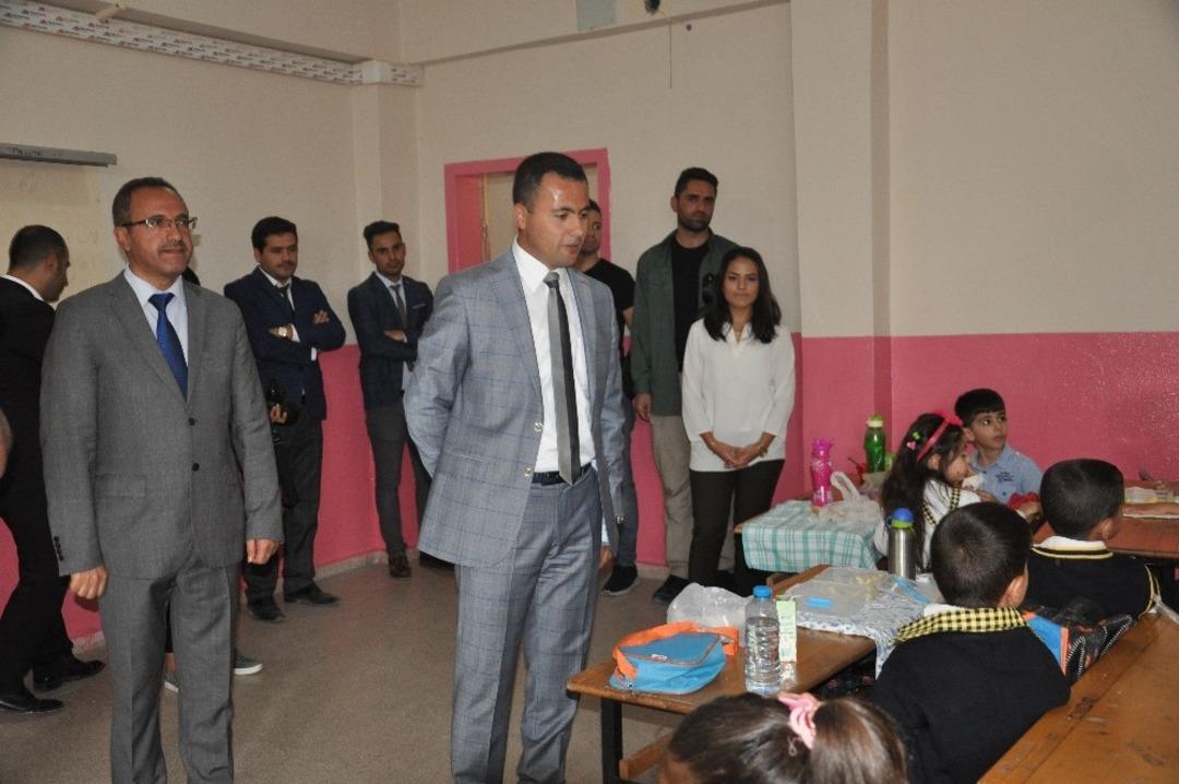 Kaymakam Uzan, okulları ziyaret etti