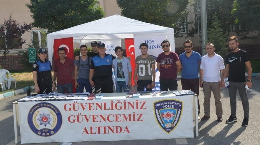 Polis ekipleri, MŞ&Uuml;&rsquo;de &ouml;ğrencileri bilgilendirdi