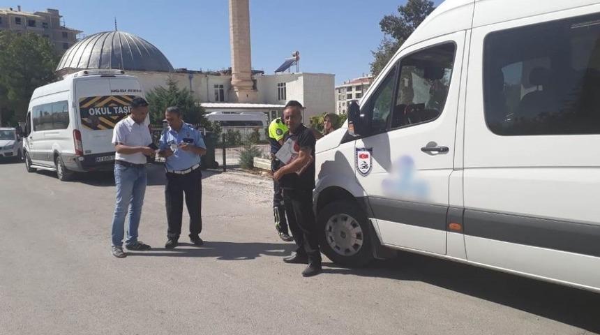 Ereğli&rsquo;de okul servis ara&ccedil;ları denetlendi