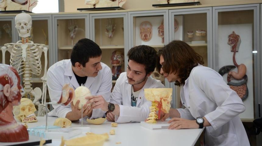 Uşak &Uuml;niversitesi Tıp Fak&uuml;ltesi&rsquo;nden bir ilk